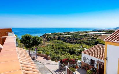 Vista exterior de Dúplex en venda en Nerja amb Terrassa