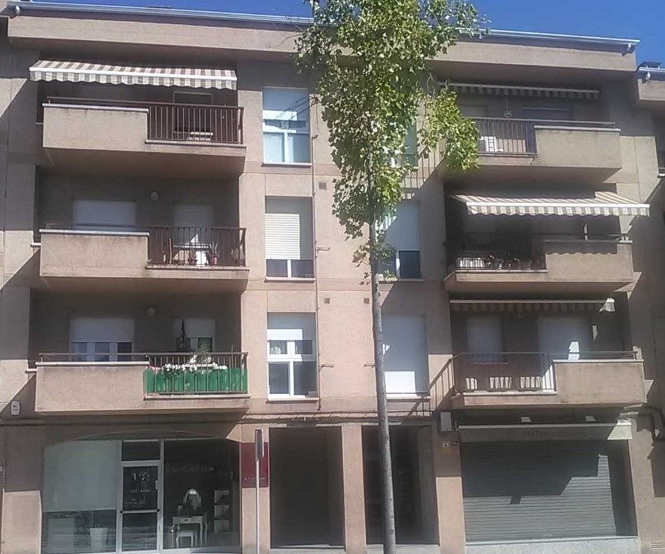 Vista exterior de Garatge en venda en Manlleu