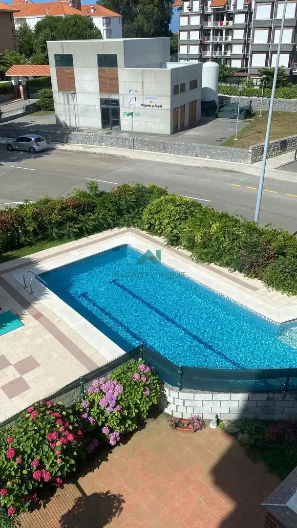 Piscina de Pis de lloguer en Noja amb Jardí privat, Terrassa i Piscina comunitària