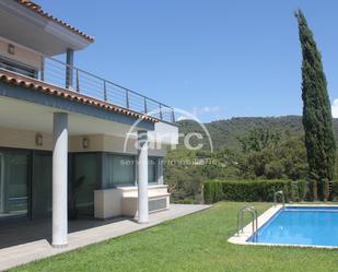 Vista exterior de Casa o xalet en venda en Cabrils amb Terrassa, Piscina i Balcó