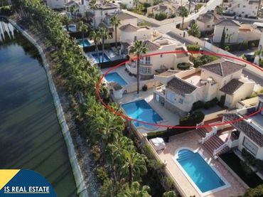 Chalet con piscina en venta en Orihuela Costa
