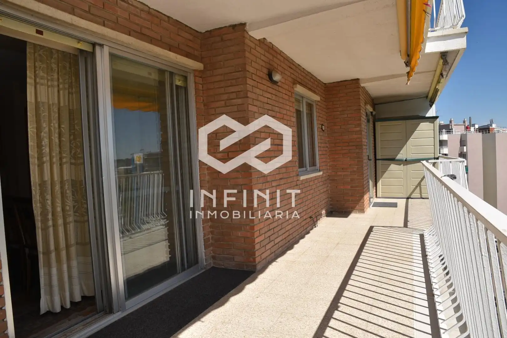 Vista exterior de Pis en venda en Alcalá de Henares amb Aire condicionat, Calefacció i Terrassa