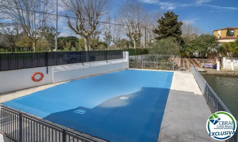 Schwimmbecken von Erdgeschoss zum Verkauf in Empuriabrava mit Möbliert und Gemeinschaftspool
