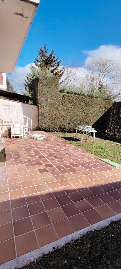 Terrassa de Casa o xalet en venda en Santa Marta de Tormes amb Calefacció, Jardí privat i Parquet