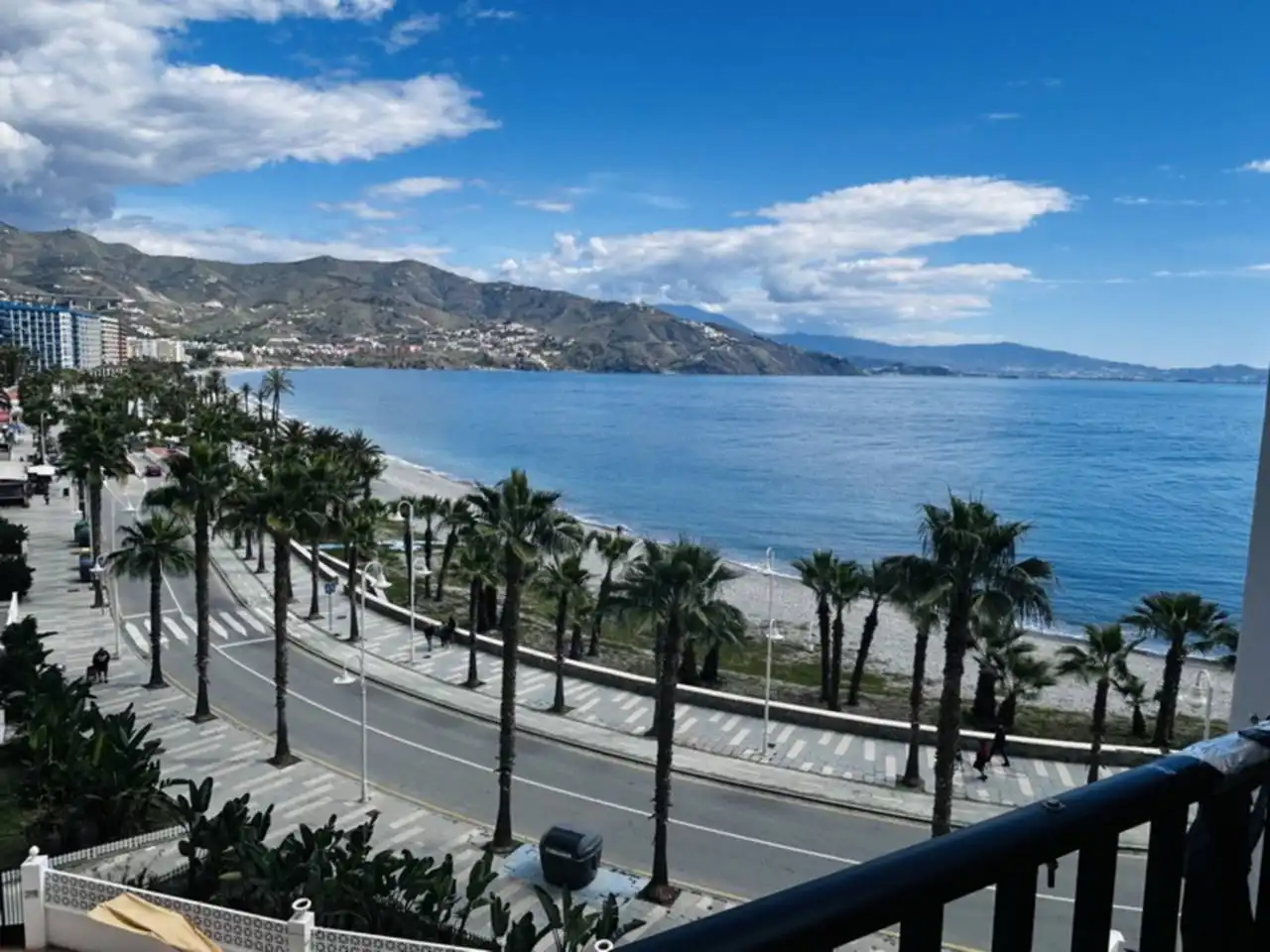 Vista exterior de Apartamento de alquiler en Almuñécar con Aire acondicionado, Terraza y Amueblado