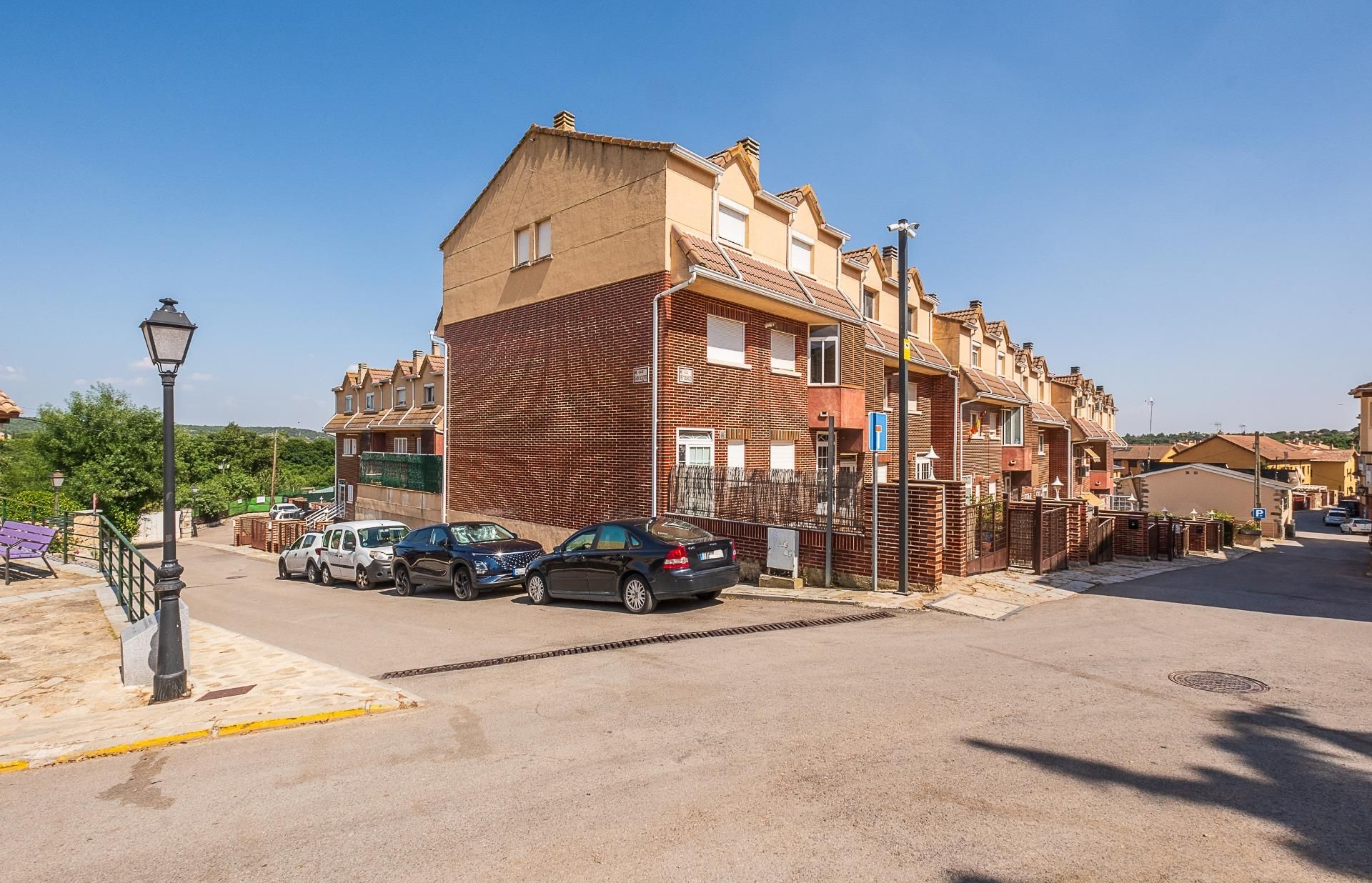 Exterior view of Duplex for sale in Navalafuente  with Heating, Private garden and Terrace