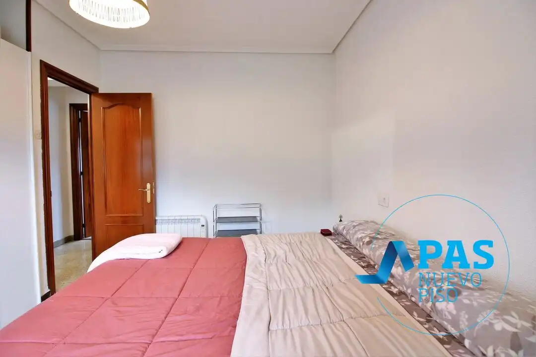 Habitación de Piso en venta en Torrelavega  con Terraza y Balcón