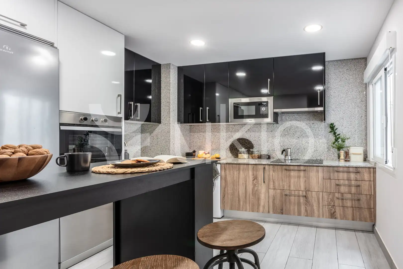 Cuina de Apartament de lloguer en Madrid amb Aire condicionat, Calefacció i Moblat