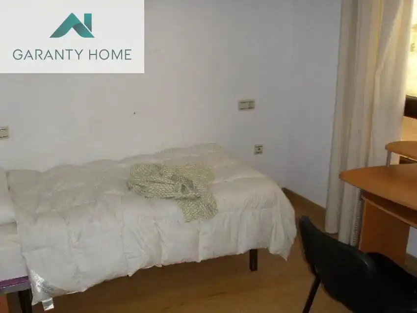 Habitación de Piso de alquiler en Málaga con Aire acondicionado, Calefacción y Jardín privado