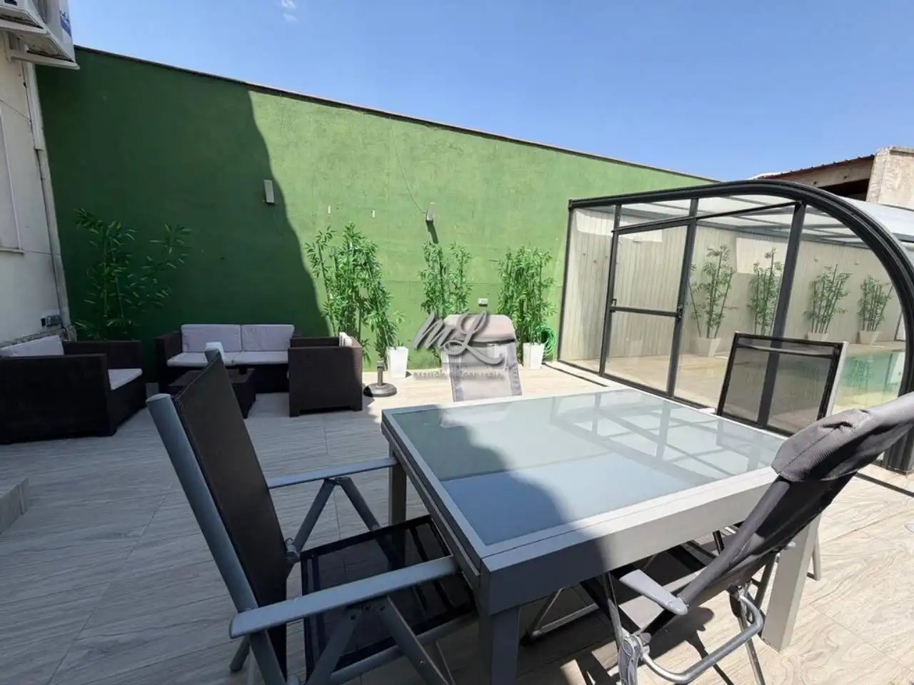 Terrassa de Casa adosada en venda en Camarena amb Aire condicionat, Calefacció i Jardí privat