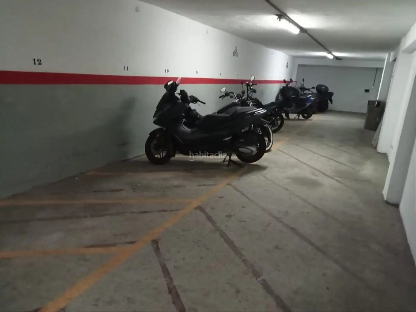 Motorradstellplatz zur Miete in Carrer del Periodista Gil Sumbiela 64, imagen 4