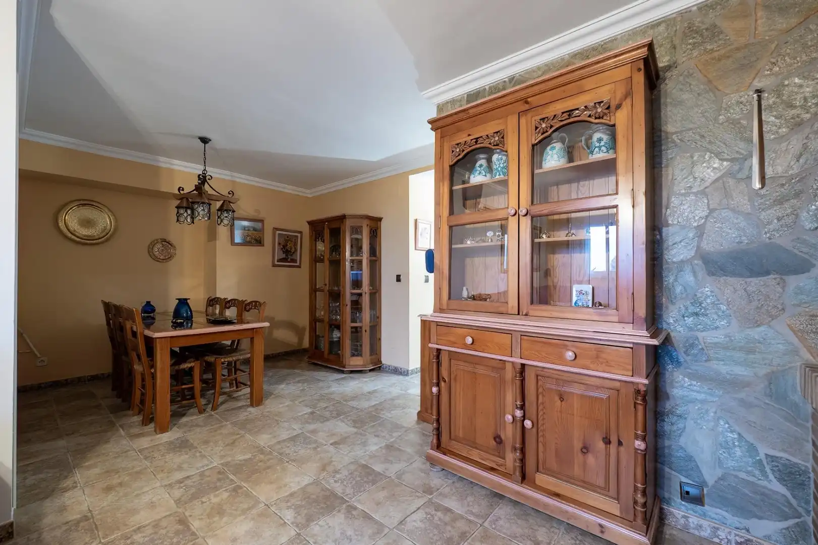 Menjador de Casa adosada en venda en Marbella amb Aire condicionat, Terrassa i Moblat