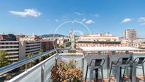 Exterior view of Attic for sale in  Barcelona Capital  with Air Conditioner and Terrace