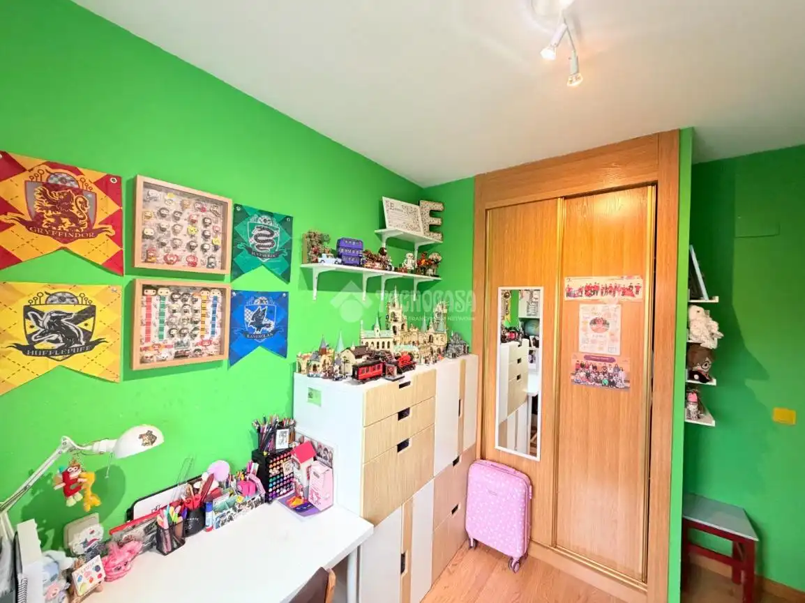 Habitación de Casa adosada en venta en Hontanares de Eresma con Calefacción