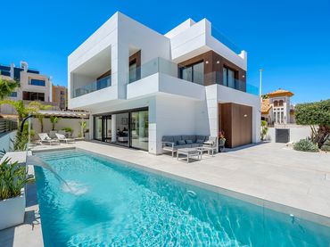 Chalet con piscina en venta en Avinguda l'Oliveró