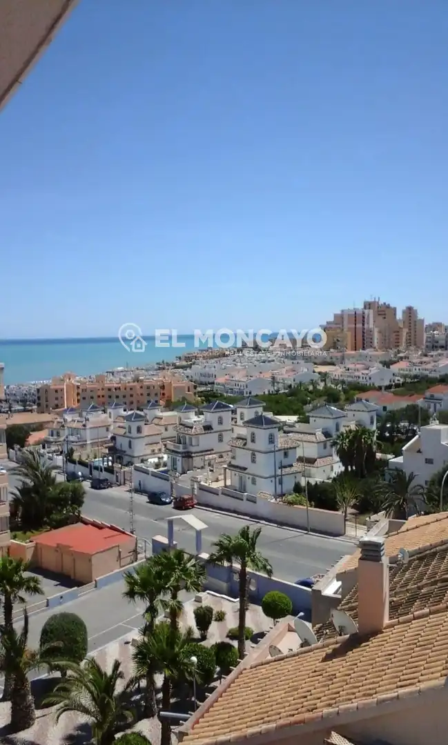 Vista exterior de Ático en venta en Torrevieja con Calefacción, Terraza y Trastero