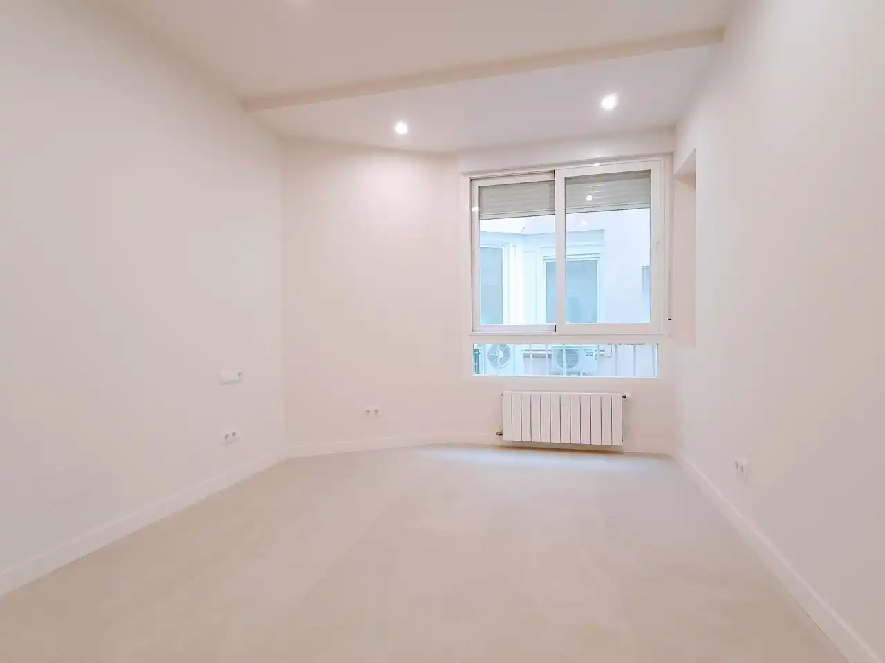 Bedroom of Flat for rent in Madrid  with Air Conditioner, Heating and Terrace