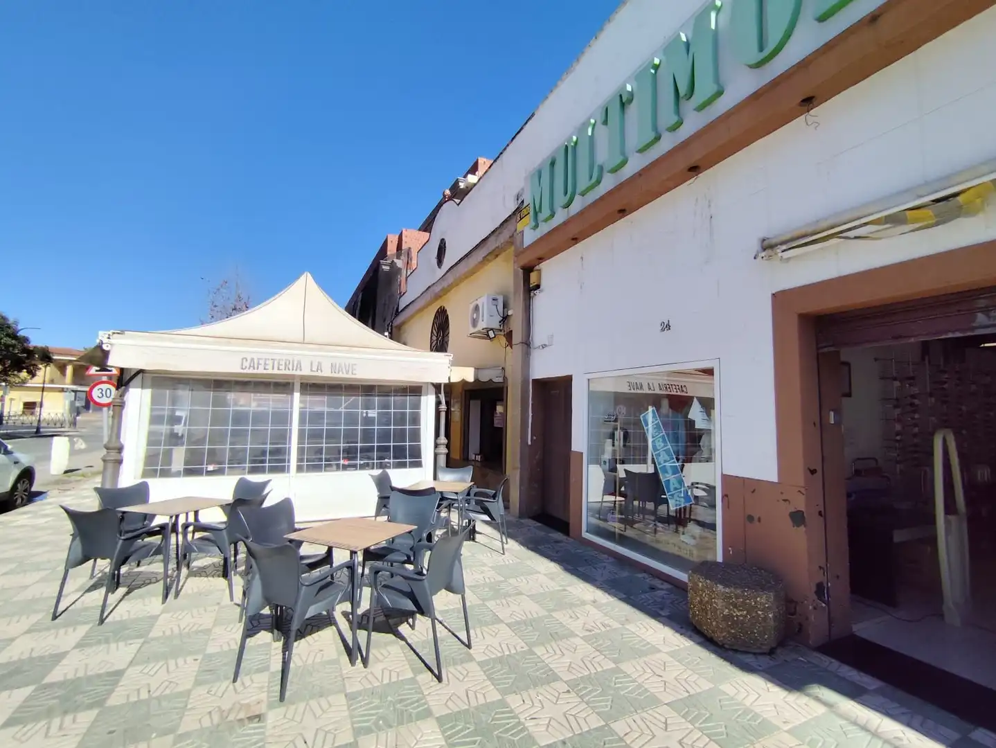 Local comercial en venda a Guillena pueblo, imagen 7