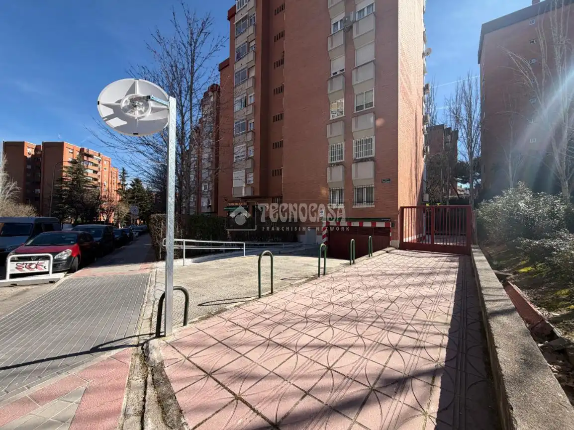 Vista exterior de Garaje en venta en Madrid