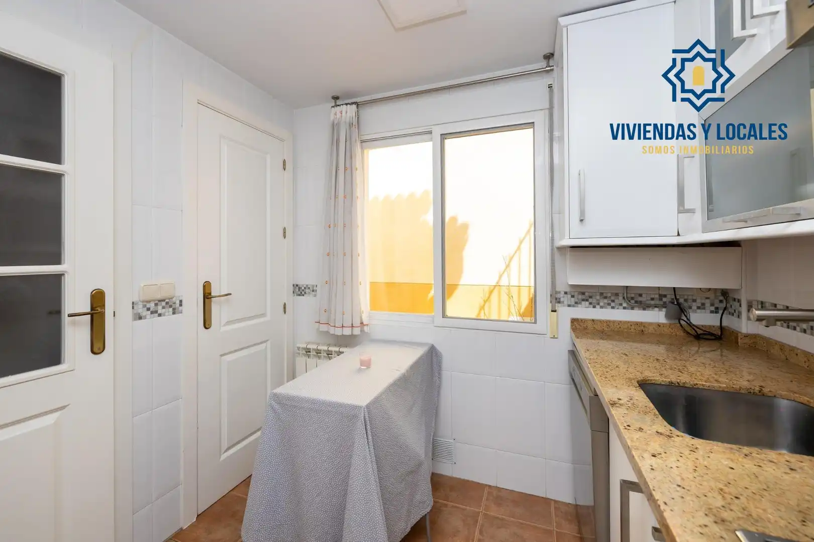 Casa aparellada amb terrassa en venda a Cenes de la Vega, imagen 12