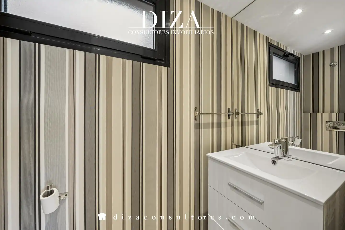 Bathroom of Flat for rent in Madrid  with Air Conditioner and Heating