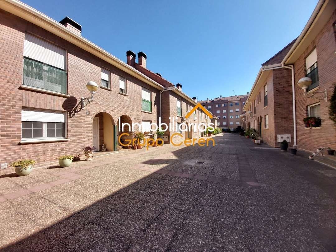 Exterior view of Single-family semi-detached for sale in Santo Domingo de la Calzada  with Heating, Private garden and Terrace