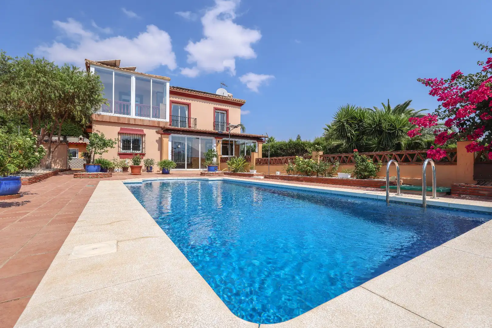 Swimming pool of Houses for sale in Coín