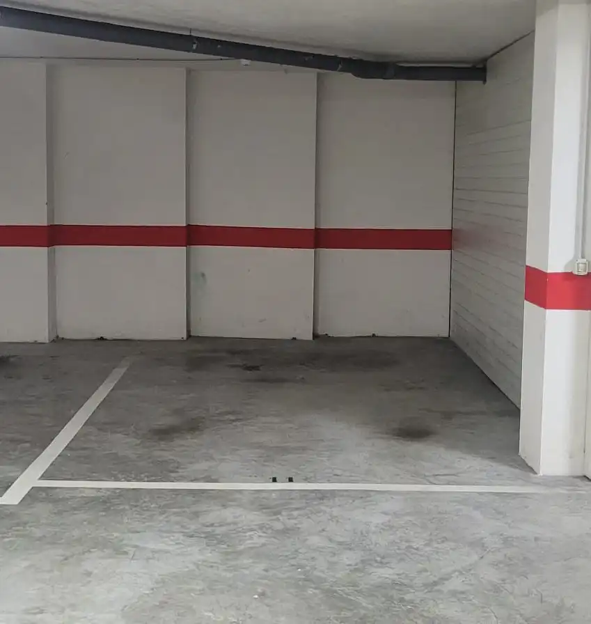 Parking de Piso de alquiler en Castro-Urdiales con Calefacción, Terraza y Amueblado