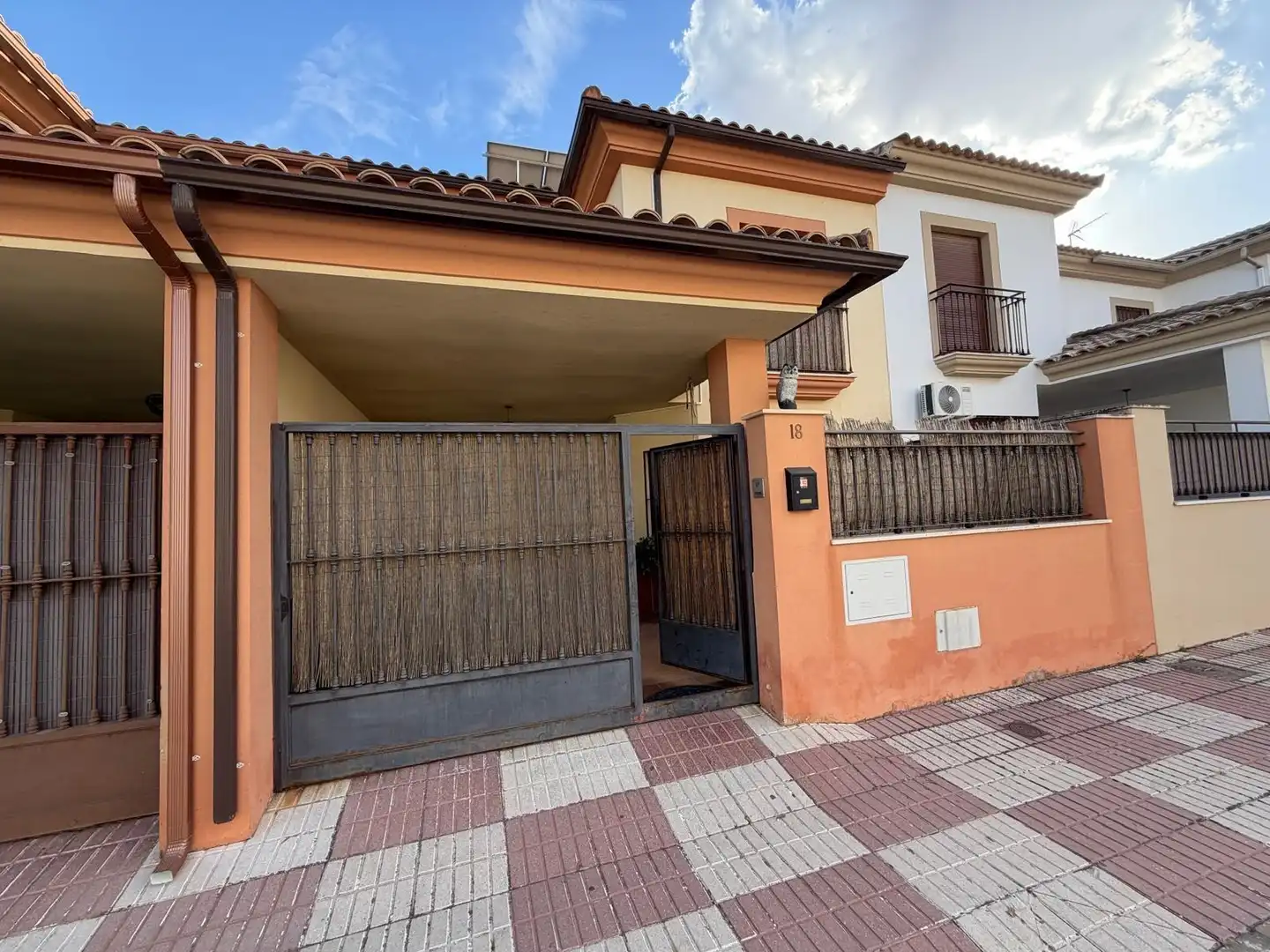 Adossat amb terrassa en venda a Calle ASOCIACION MUJERES ATENEA 18, imagen 55