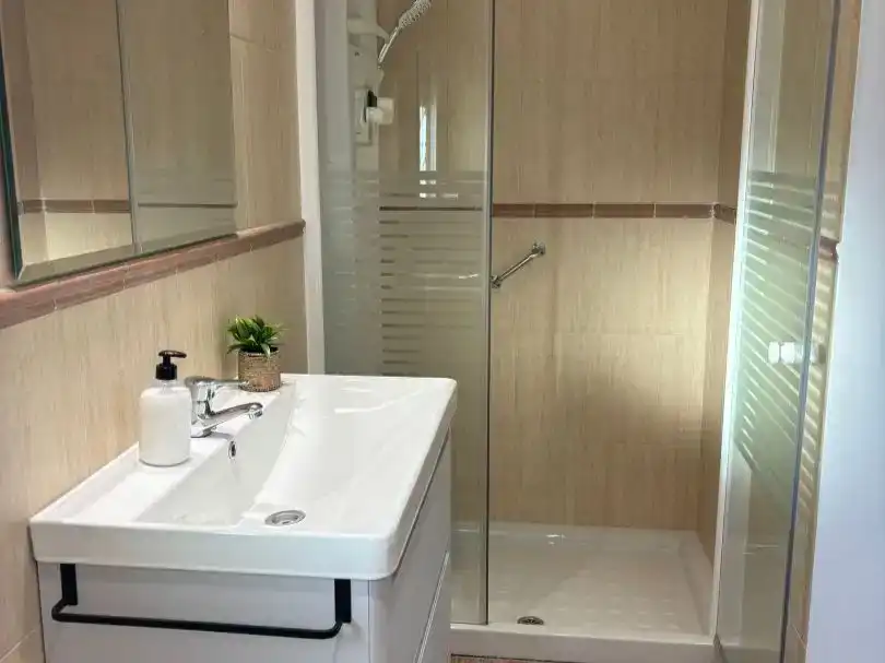 Badezimmer von Dachboden zur Miete in Roquetas de Mar mit Klimaanlage, Schwimmbad und Möbliert