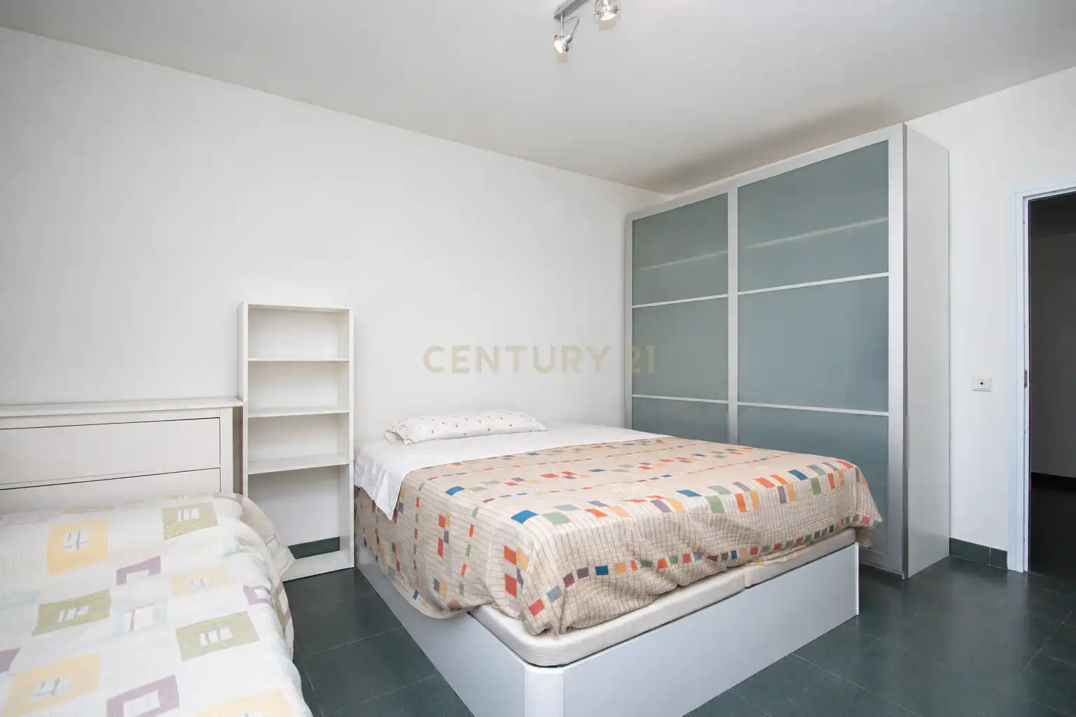 Habitación de Casa o chalet en venta en Alicante / Alacant con Jardín privado, Trastero y Piscina