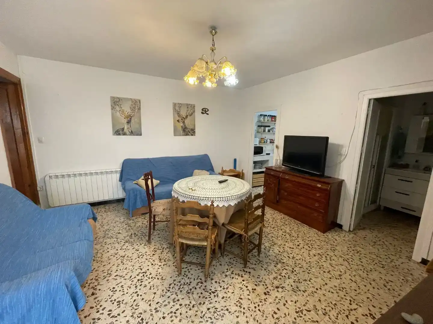 Sala d'estar de Casa adosada en venda en Santiago-Pontones amb Moblat