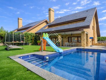 Villa con piscina in vendita a Ciudalcampo