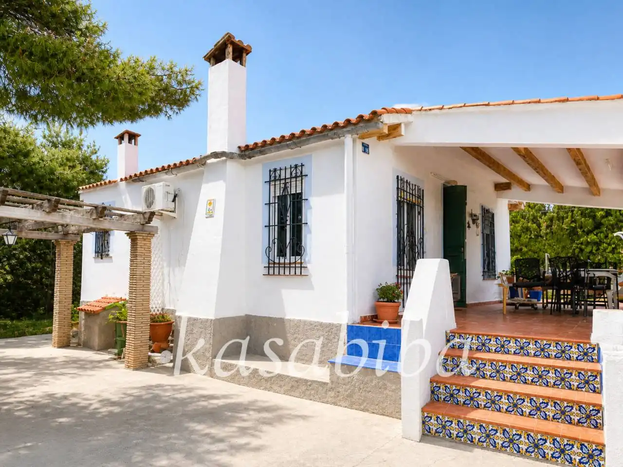 Casa amb piscina en venda a Calle urbanización los corrales, poligono