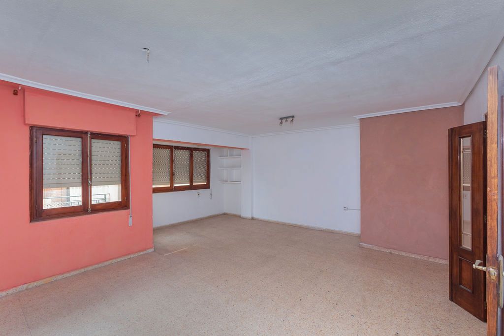 Flat for sale in C/ Pintor Lopez , Mestrets