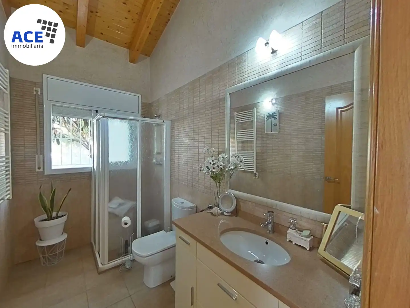 Bathroom of Houses for sale in Rubí  with Air Conditioner, Heating and Parquet flooring