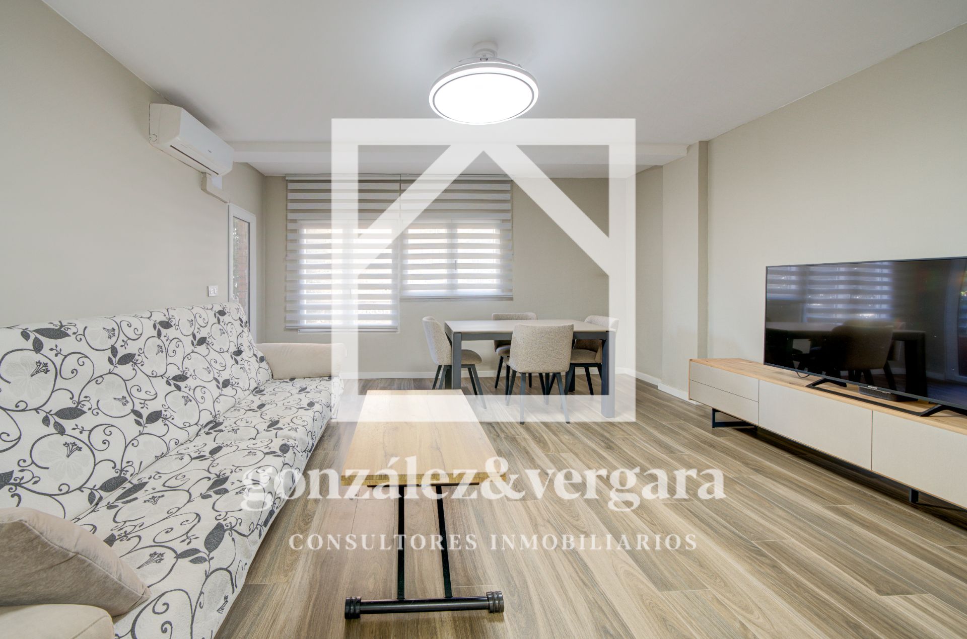 Living room of Flat for sale in  Valencia Capital  with Air Conditioner and Balcony