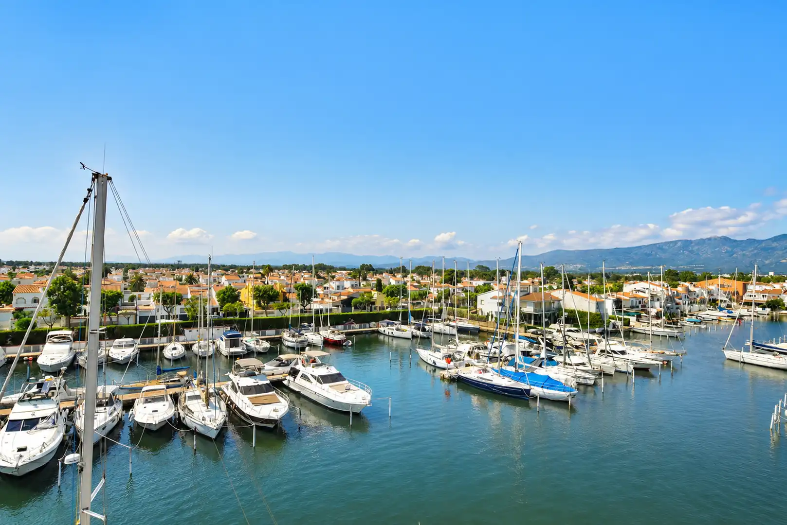 Vista exterior de Estudio en venta en Empuriabrava con Aire acondicionado