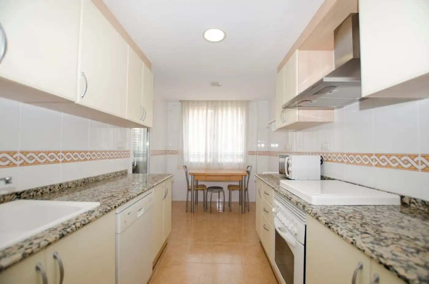Cocina de Piso de alquiler en Valencia con Aire acondicionado, Calefacción y Jardín privado