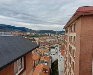 Vista exterior de Pis en venda en Bilbao  amb Calefacció i Moblat