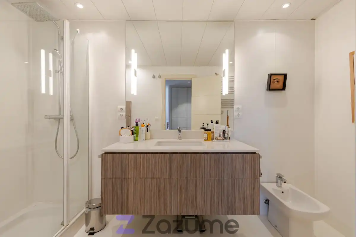 Bathroom of Flat for rent in Pozuelo de Alarcón  with Air Conditioner, Heating and Parquet flooring
