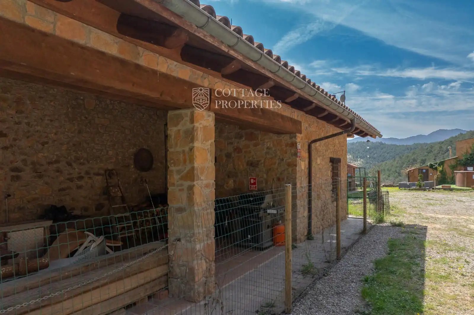 Außenansicht von Country house zum Verkauf in Ripoll