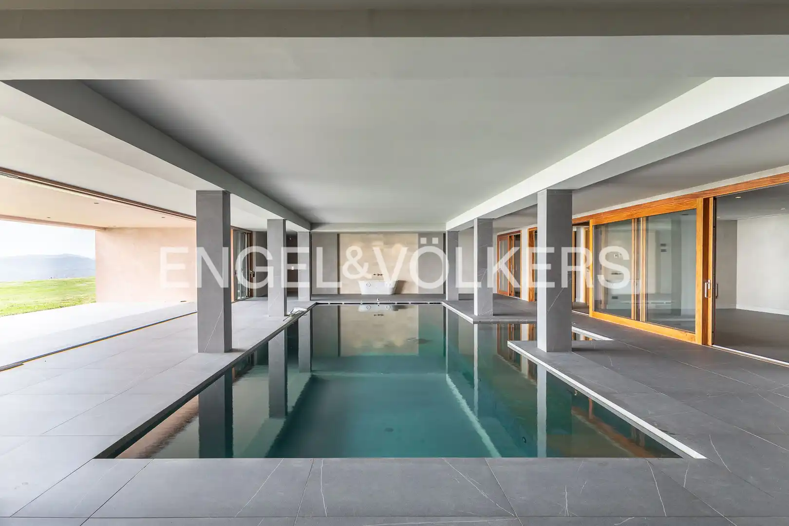 Schwimmbecken von Country house zum Verkauf in Sant Andreu de Llavaneres mit Klimaanlage, Heizung und Privatgarten