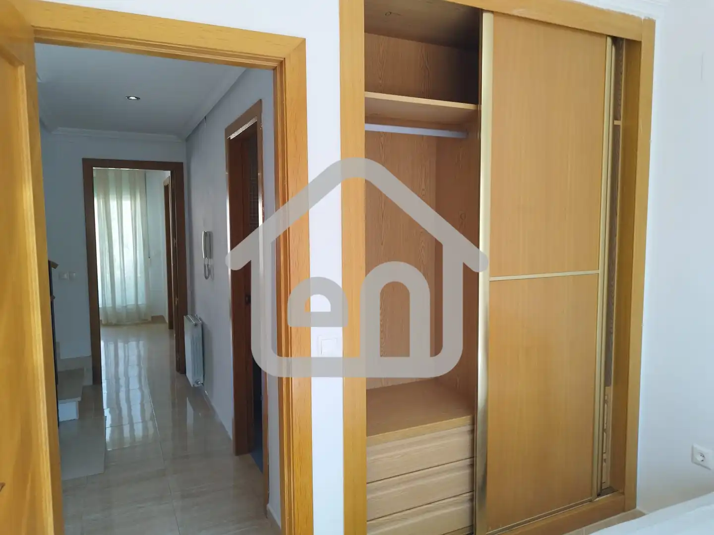 Casa adosada en venta en Calle Bodega, Requena