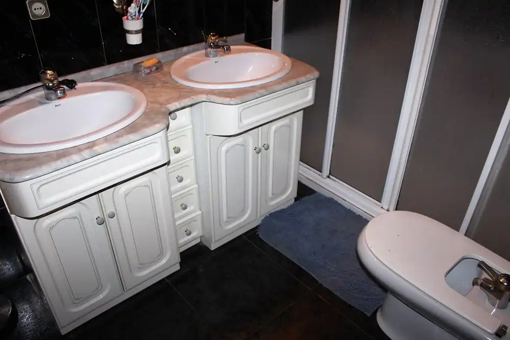 Baño de Piso de alquiler en Málaga con Aire acondicionado, Calefacción y Terraza