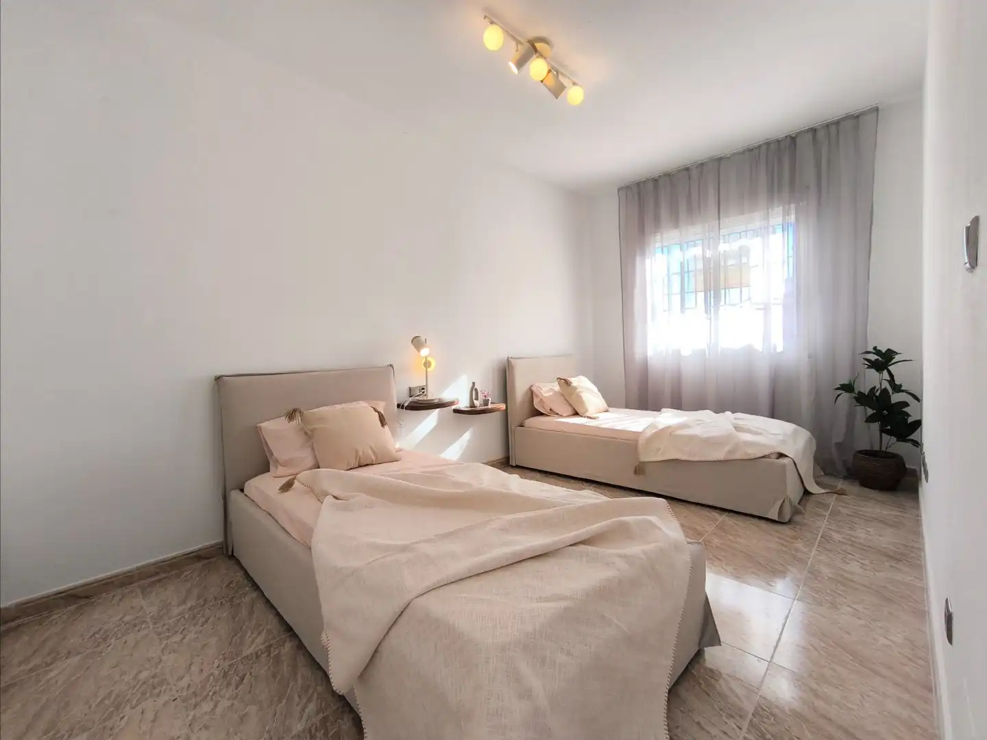 Dormitori de Casa o xalet en venda en Orihuela amb Terrassa i Piscina