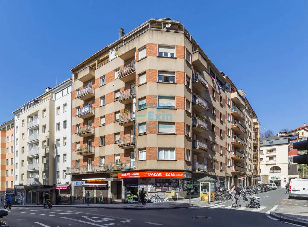 Vista exterior de Piso en venta en Donostia - San Sebastián  con Calefacción y Balcón