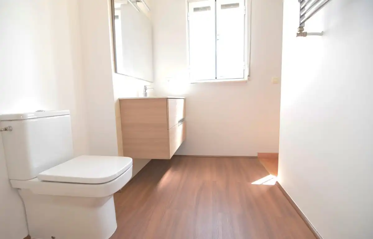 Bany de Casa o xalet en venda en Calvarrasa de Abajo amb Terrassa, Piscina i Moblat