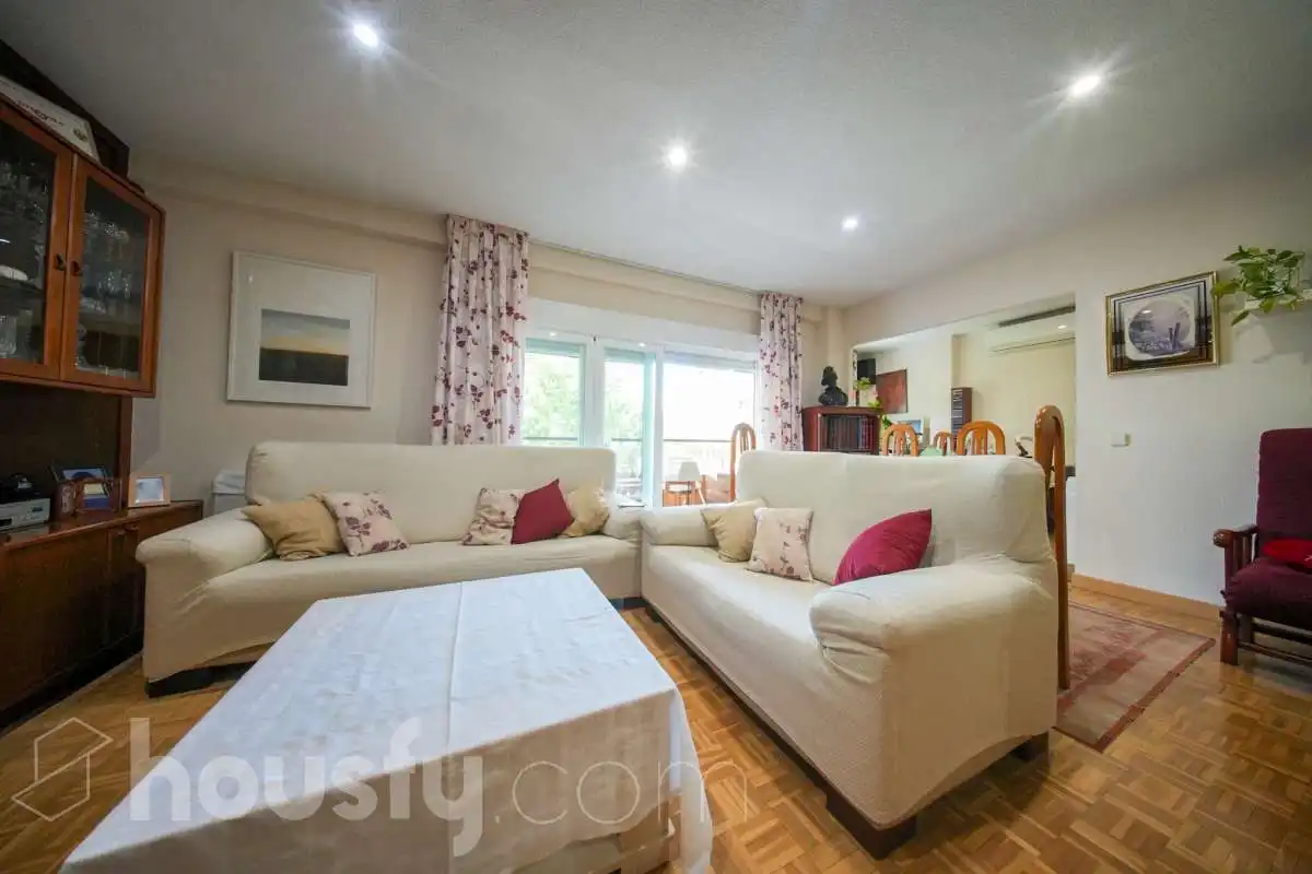 Piso con terraza en venta en Calle Cervantes .