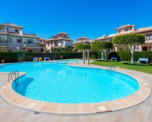 Piscina de Dúplex en venda en Orihuela amb Aire condicionat, Jardí privat i Terrassa